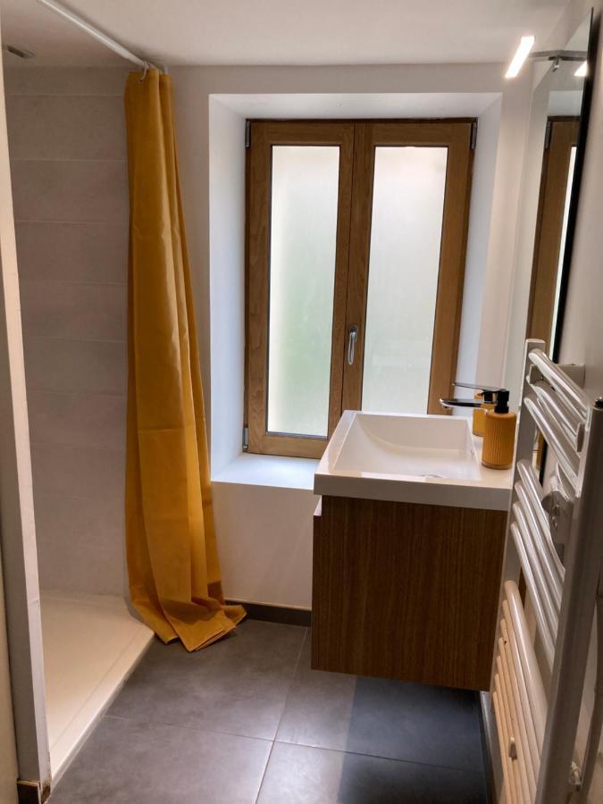 Appartement Au Coeur D'Espalion La Cabane Du Lot Luaran gambar